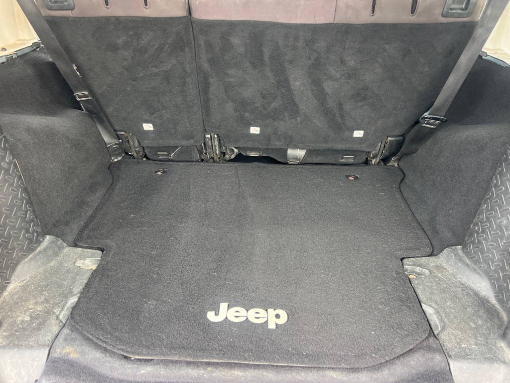 Photo 18 of this JEEP WRANGLER UNLIMI