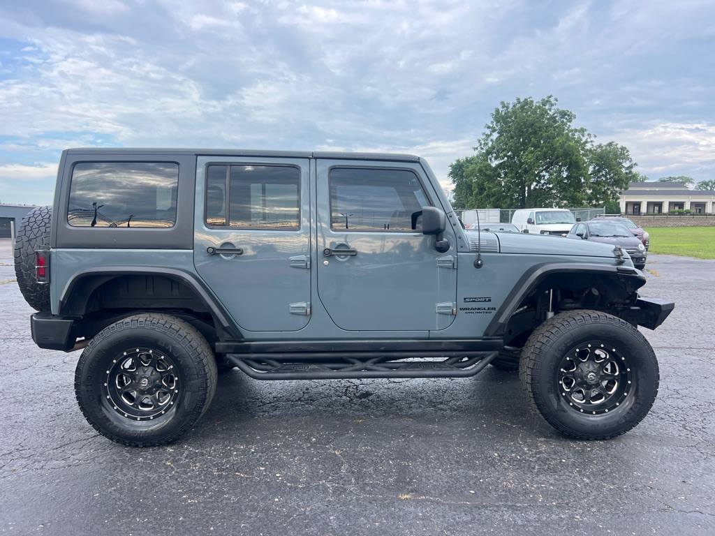 Photo 8 of this JEEP WRANGLER UNLIMI