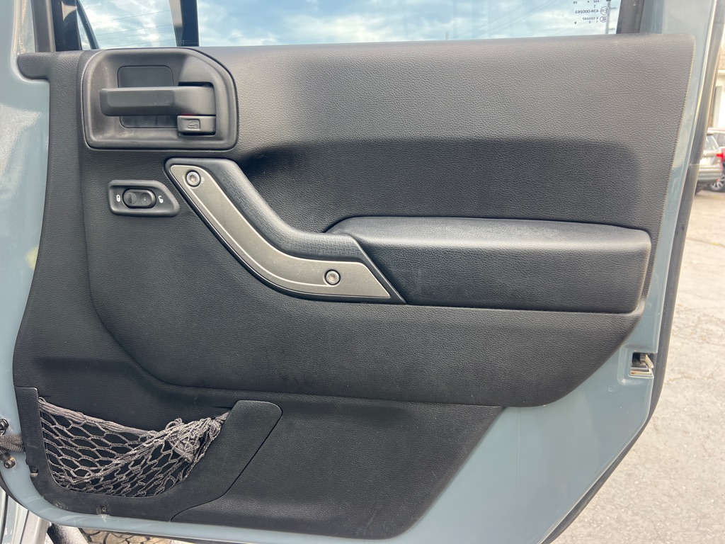 Photo 17 of this JEEP WRANGLER UNLIMI