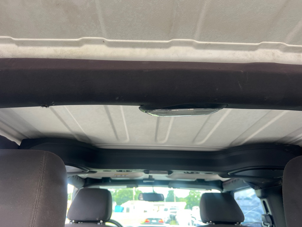 Photo 19 of this JEEP WRANGLER UNLIMI