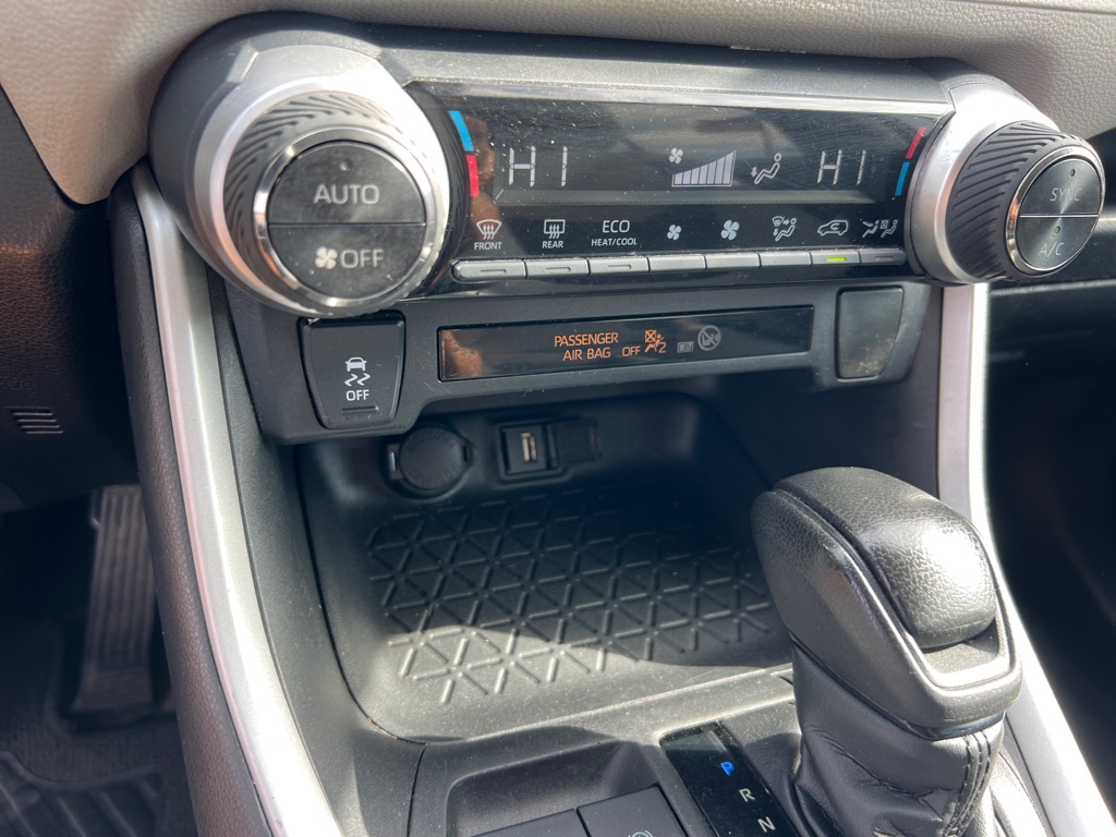Photo 33 of this TOYOTA RAV4