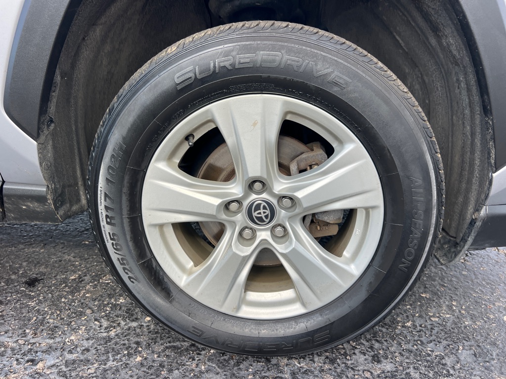 Photo 42 of this TOYOTA RAV4