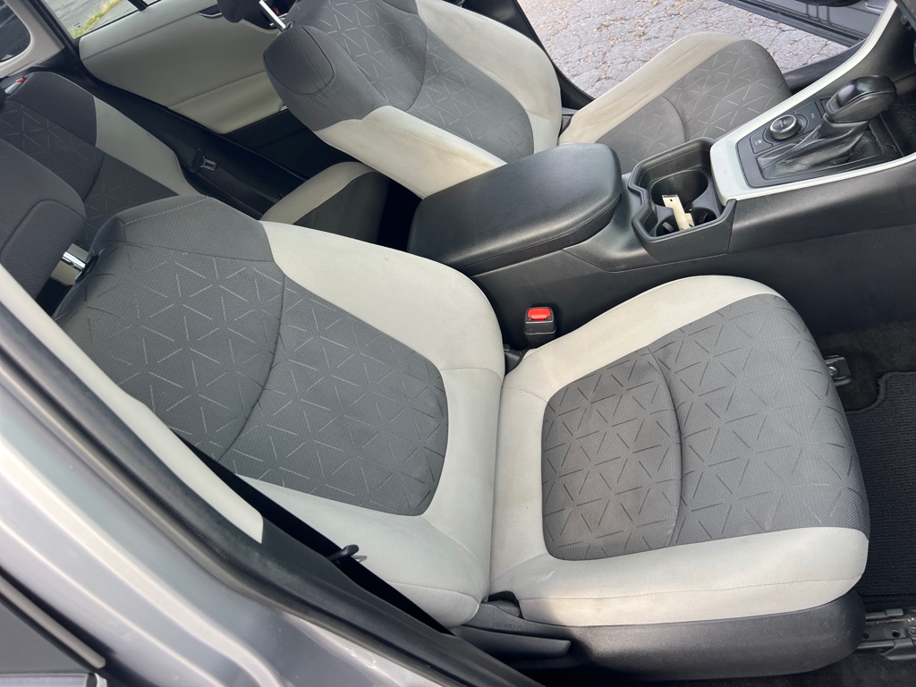 Photo 21 of this TOYOTA RAV4