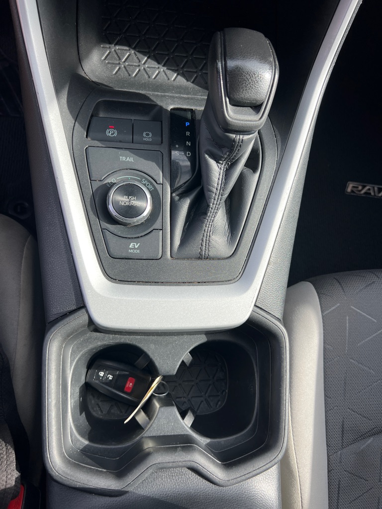 Photo 34 of this TOYOTA RAV4