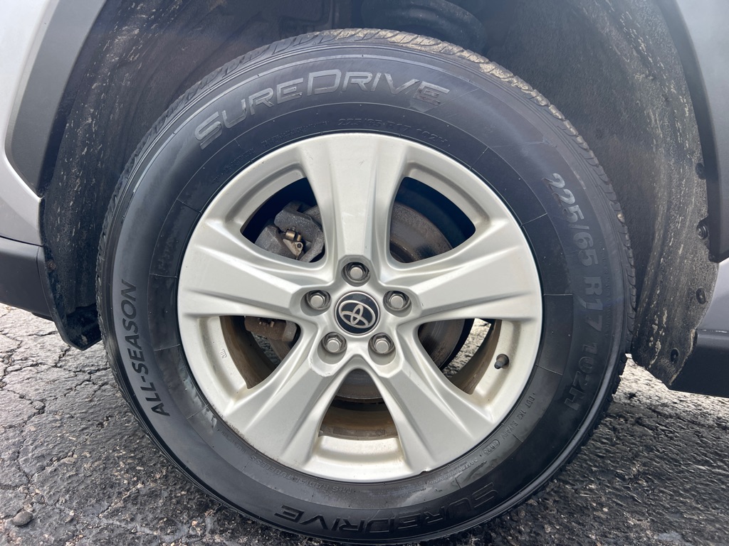 Photo 39 of this TOYOTA RAV4