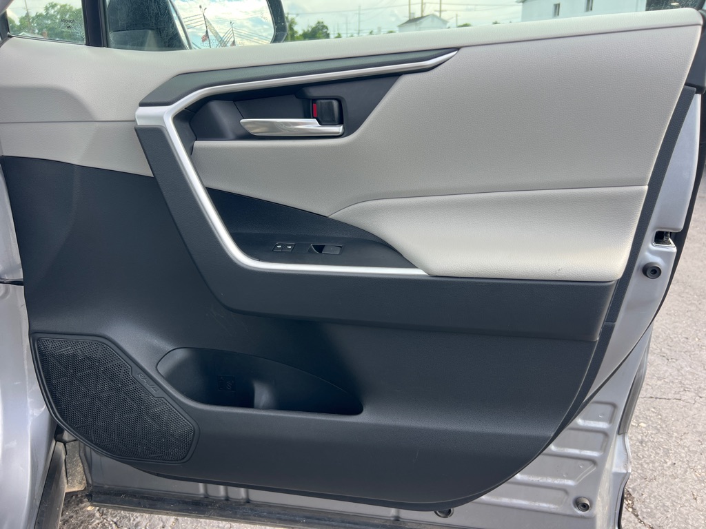 Photo 19 of this TOYOTA RAV4