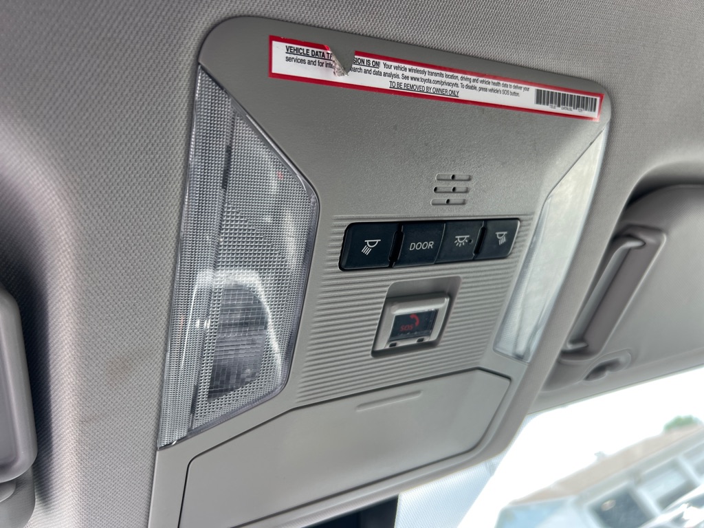 Photo 37 of this TOYOTA RAV4