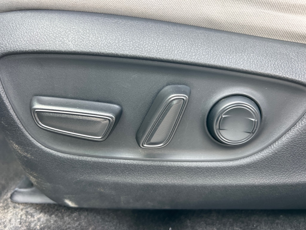 Photo 25 of this TOYOTA RAV4