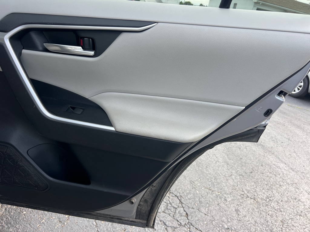 Photo 14 of this TOYOTA RAV4