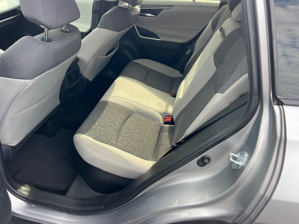Photo 13 of this TOYOTA RAV4