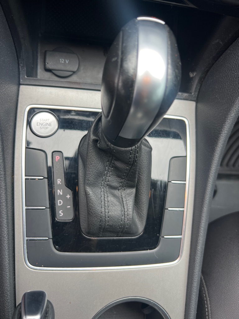 Photo 33 of this VOLKSWAGEN PASSAT
