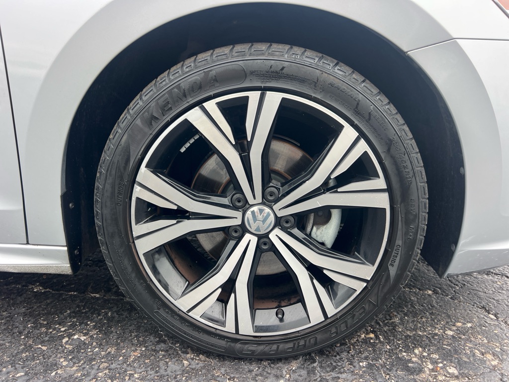 Photo 42 of this VOLKSWAGEN PASSAT