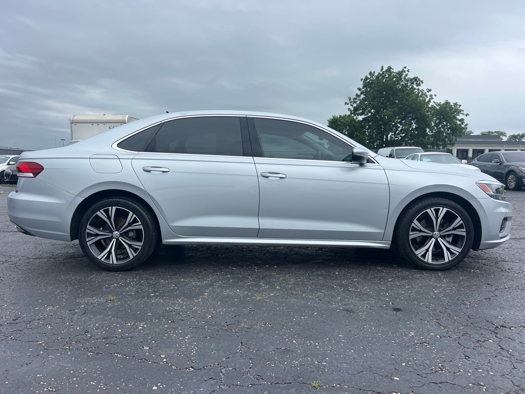 Photo 8 of this VOLKSWAGEN PASSAT