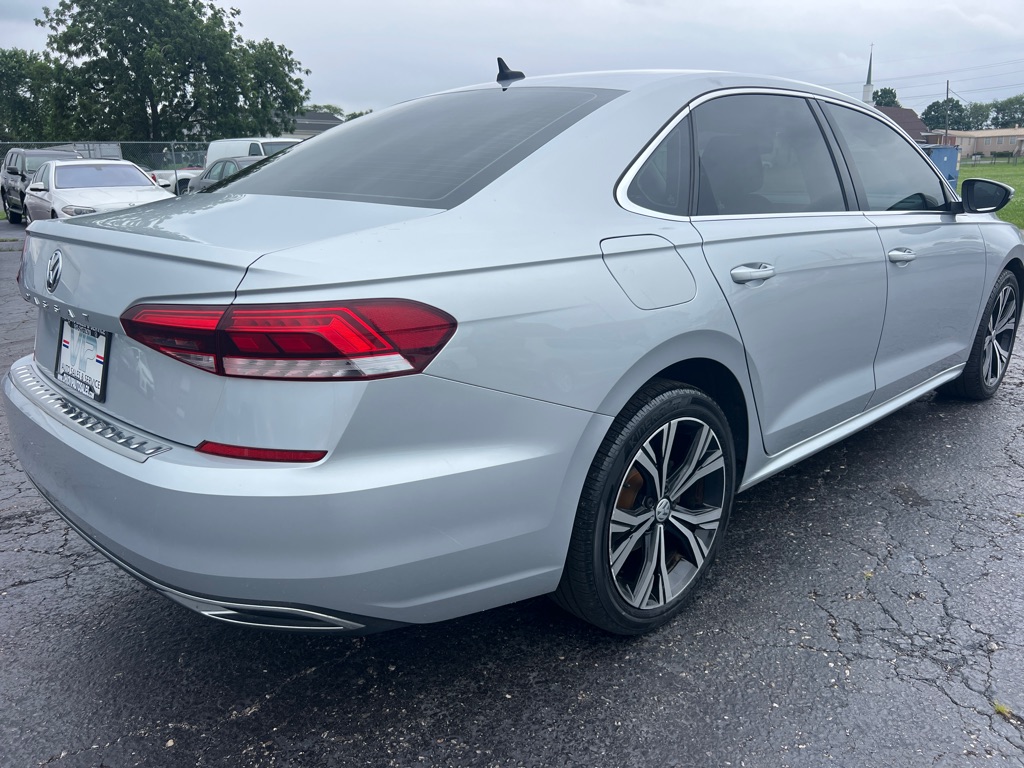 Photo 7 of this VOLKSWAGEN PASSAT