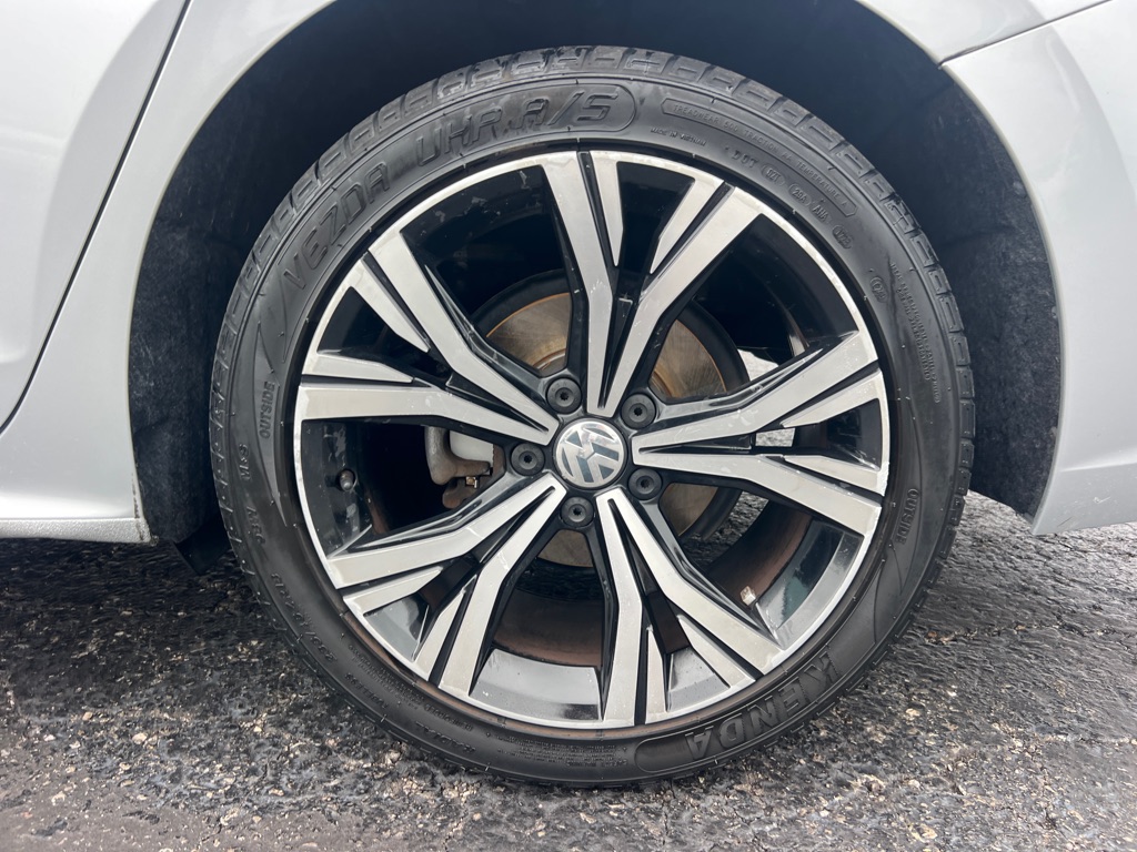 Photo 40 of this VOLKSWAGEN PASSAT