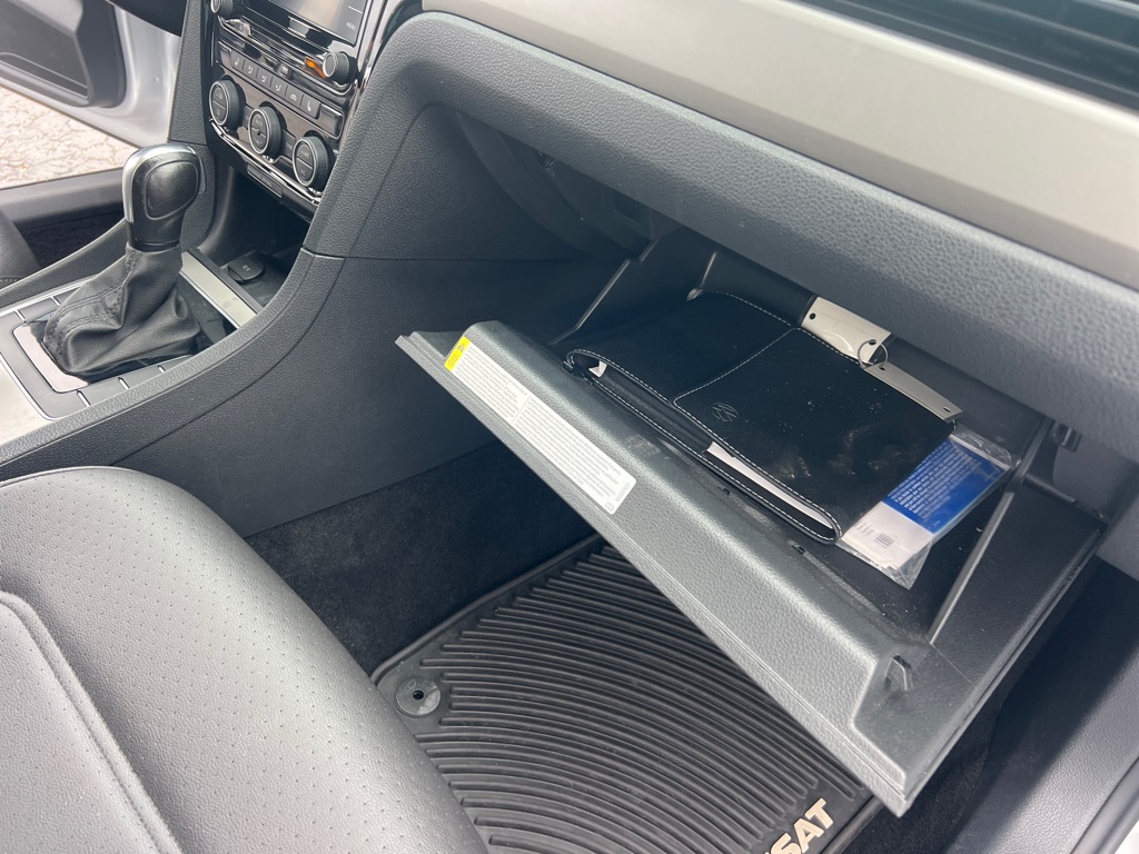 Photo 21 of this VOLKSWAGEN PASSAT