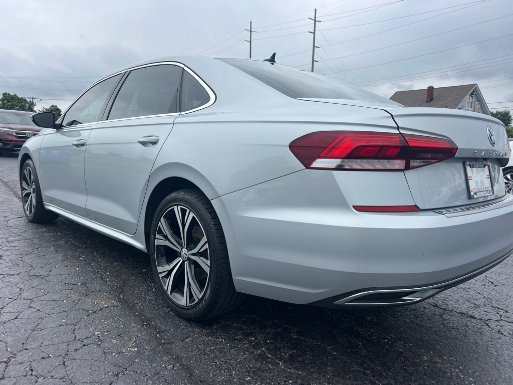 Photo 5 of this VOLKSWAGEN PASSAT