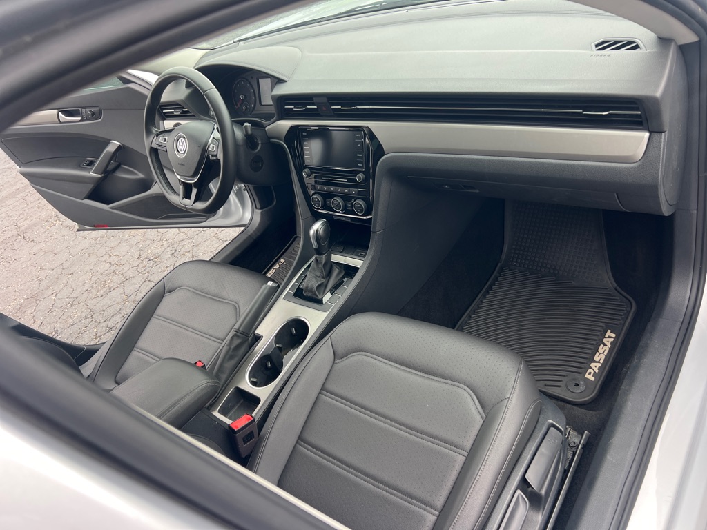 Photo 19 of this VOLKSWAGEN PASSAT