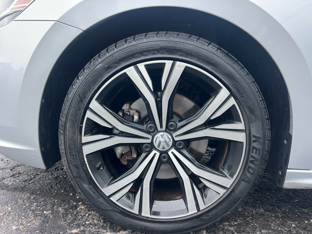 Photo 39 of this VOLKSWAGEN PASSAT