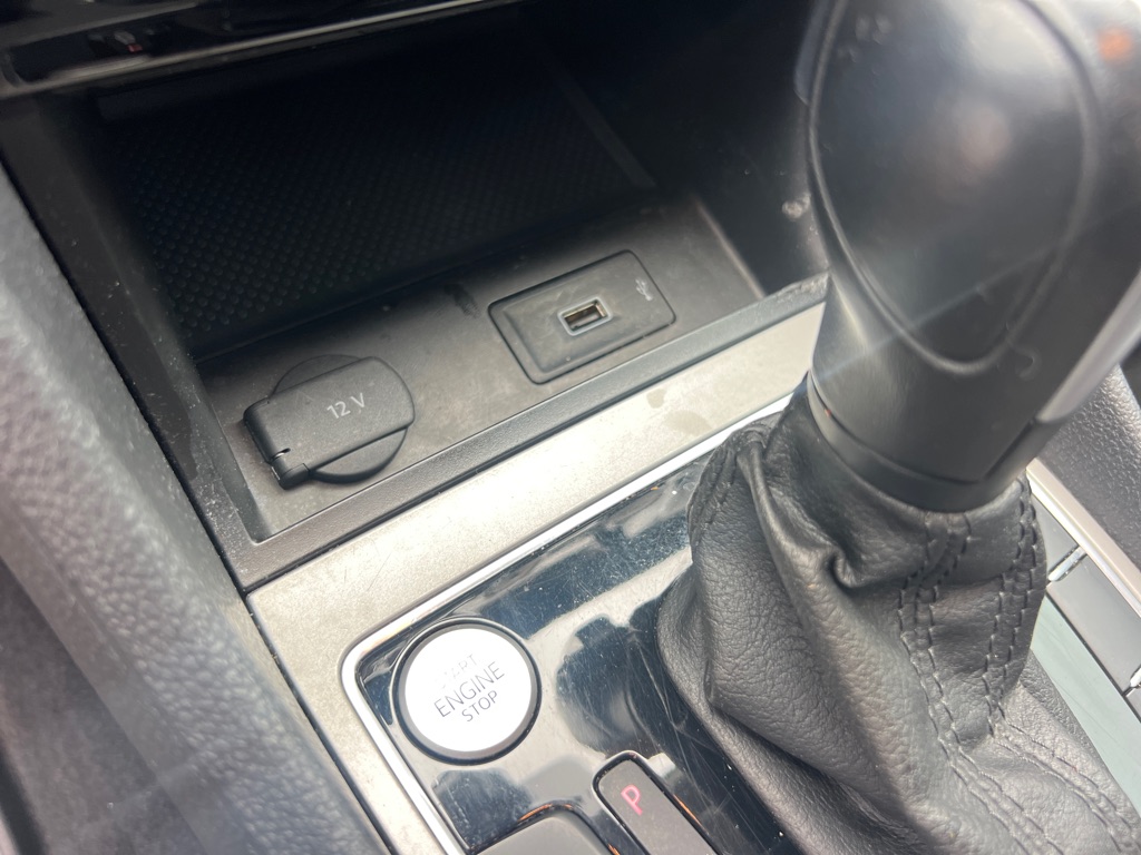Photo 32 of this VOLKSWAGEN PASSAT