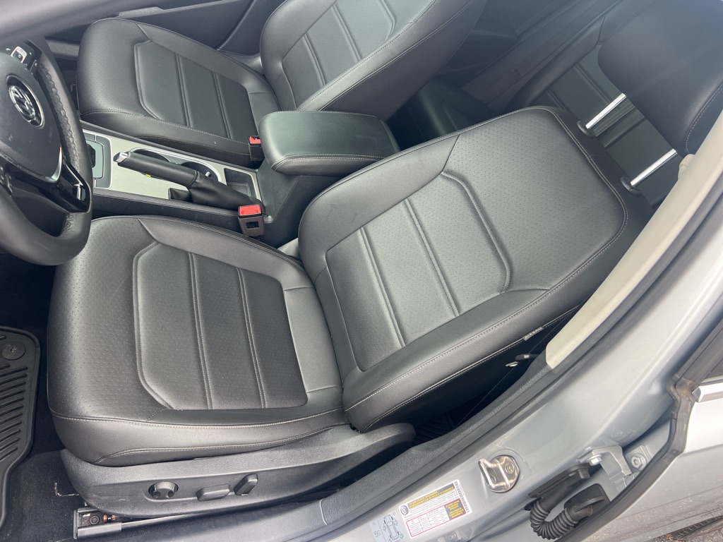 Photo 11 of this VOLKSWAGEN PASSAT