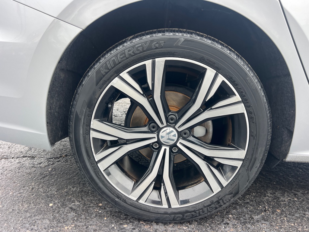 Photo 41 of this VOLKSWAGEN PASSAT