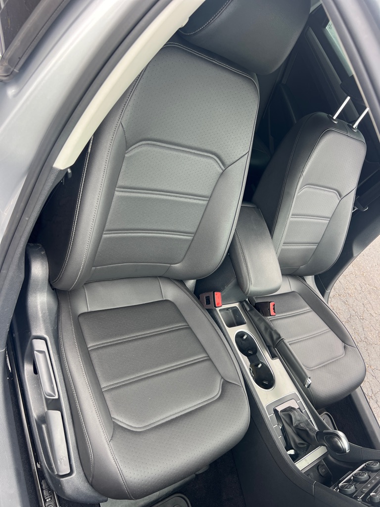 Photo 20 of this VOLKSWAGEN PASSAT