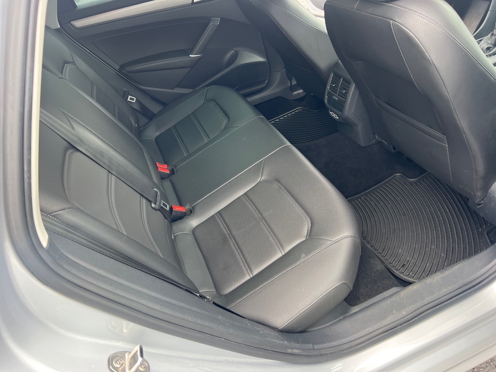 Photo 15 of this VOLKSWAGEN PASSAT