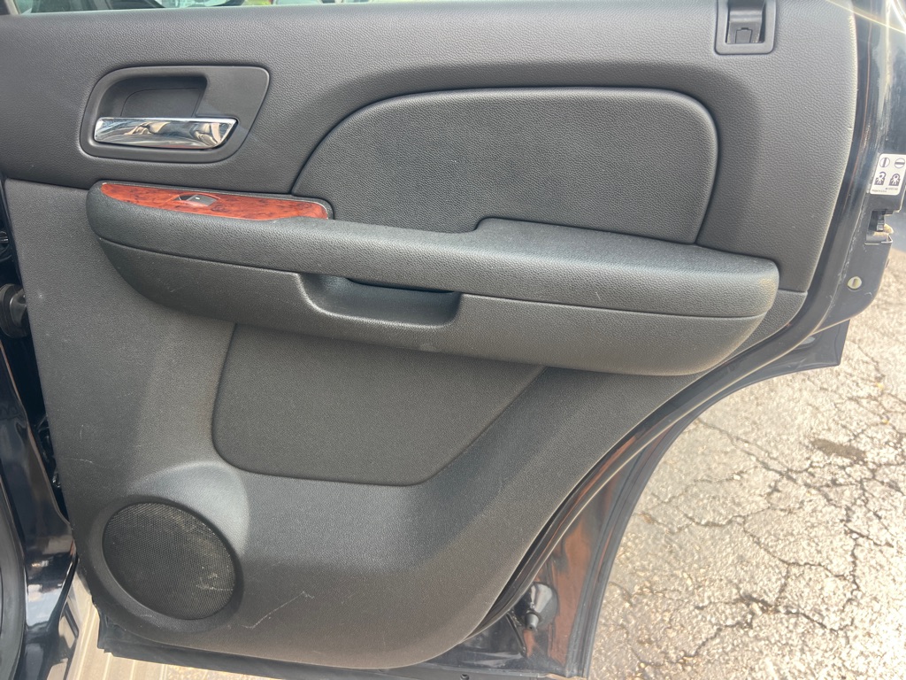 Photo 18 of this CHEVROLET TAHOE