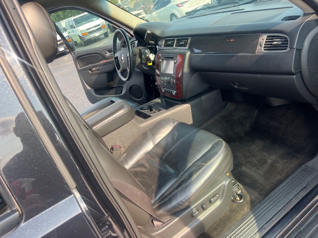 Photo 21 of this CHEVROLET TAHOE
