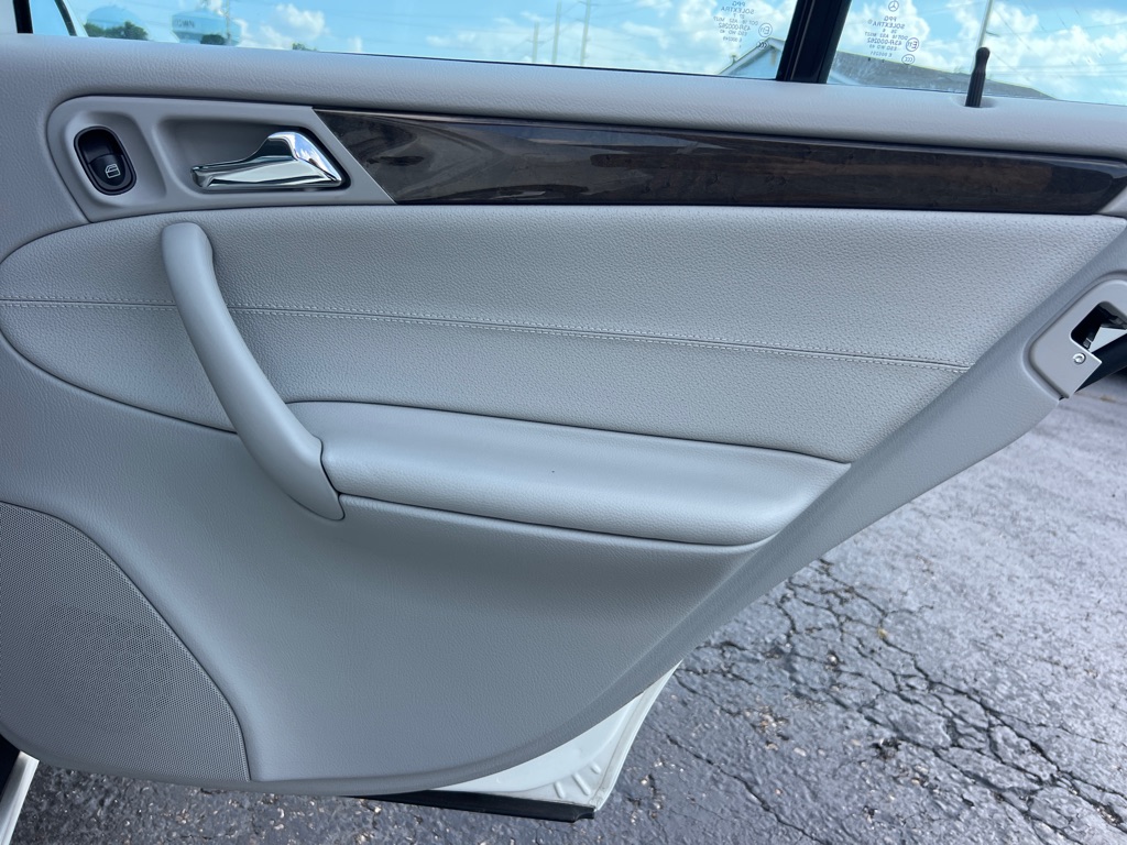 MERCEDES-BENZ C-CLASS 2007 MERCEDES-BENZ C-CLASS WDBRF52H97F929356