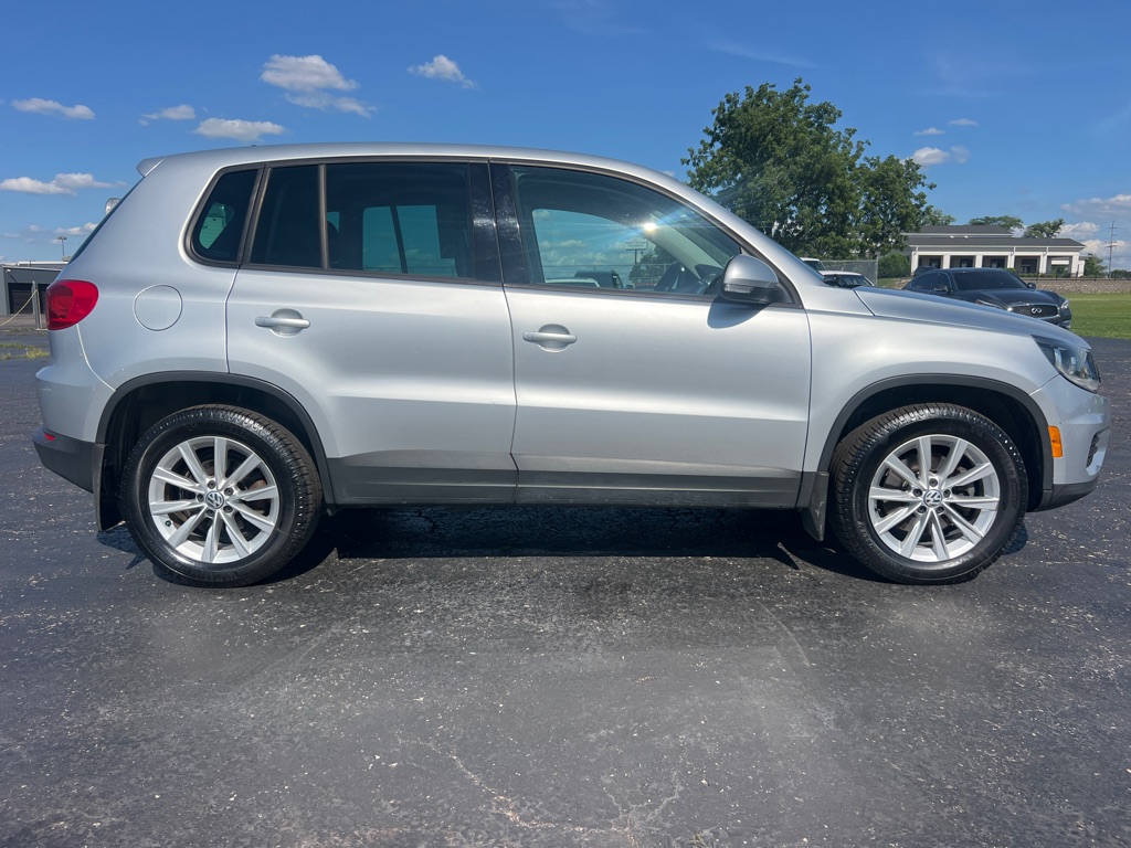 Photo 8 of this VOLKSWAGEN TIGUAN