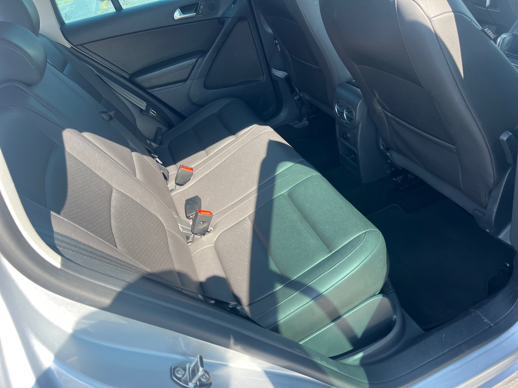 Photo 15 of this VOLKSWAGEN TIGUAN