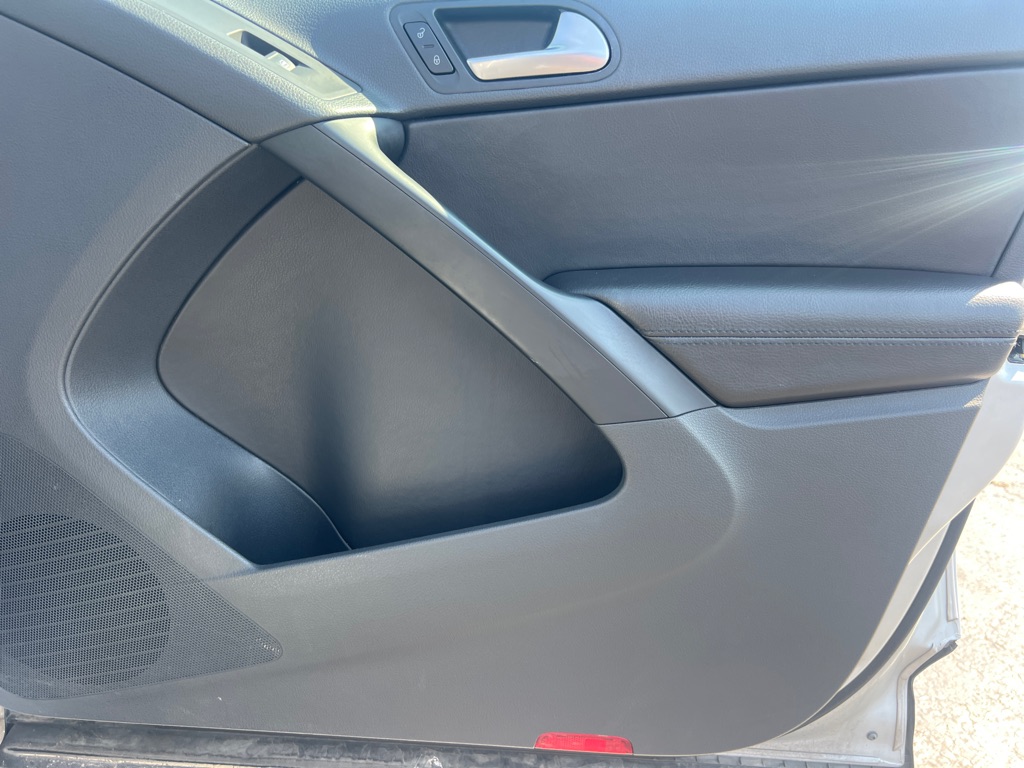 Photo 19 of this VOLKSWAGEN TIGUAN