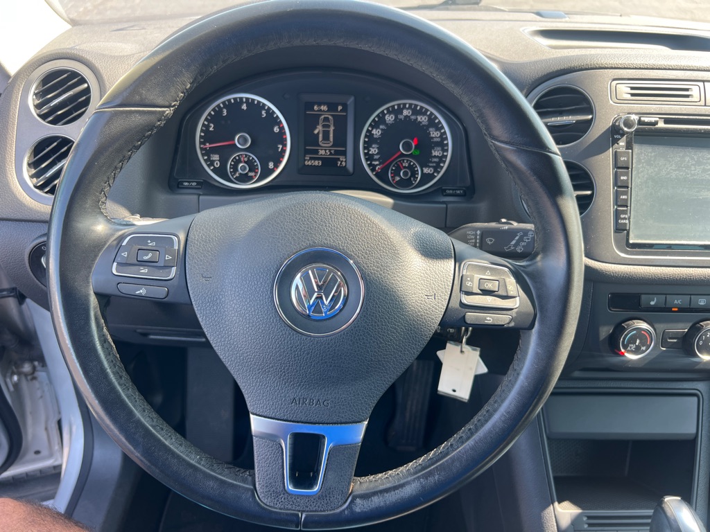 Photo 28 of this VOLKSWAGEN TIGUAN