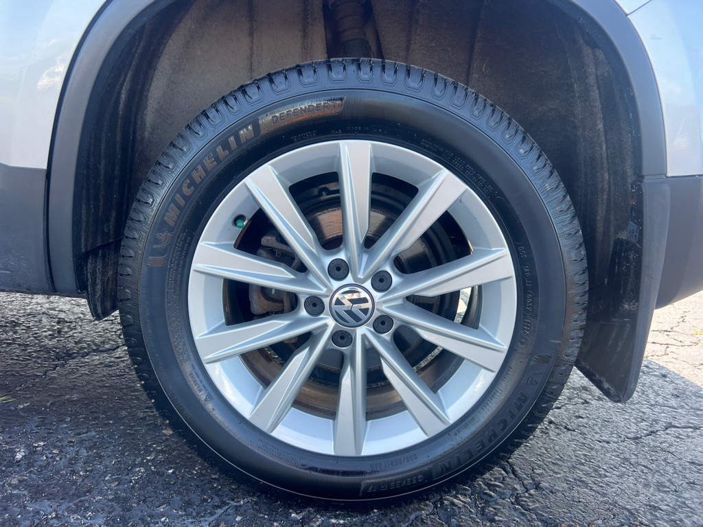 Photo 40 of this VOLKSWAGEN TIGUAN