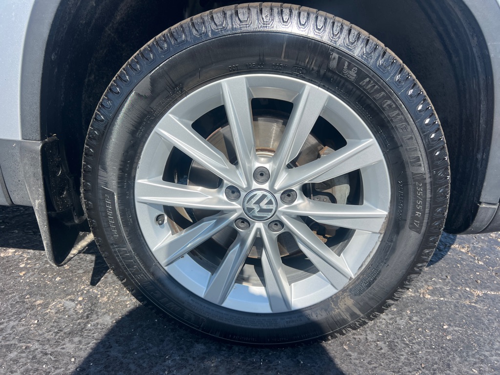 Photo 42 of this VOLKSWAGEN TIGUAN