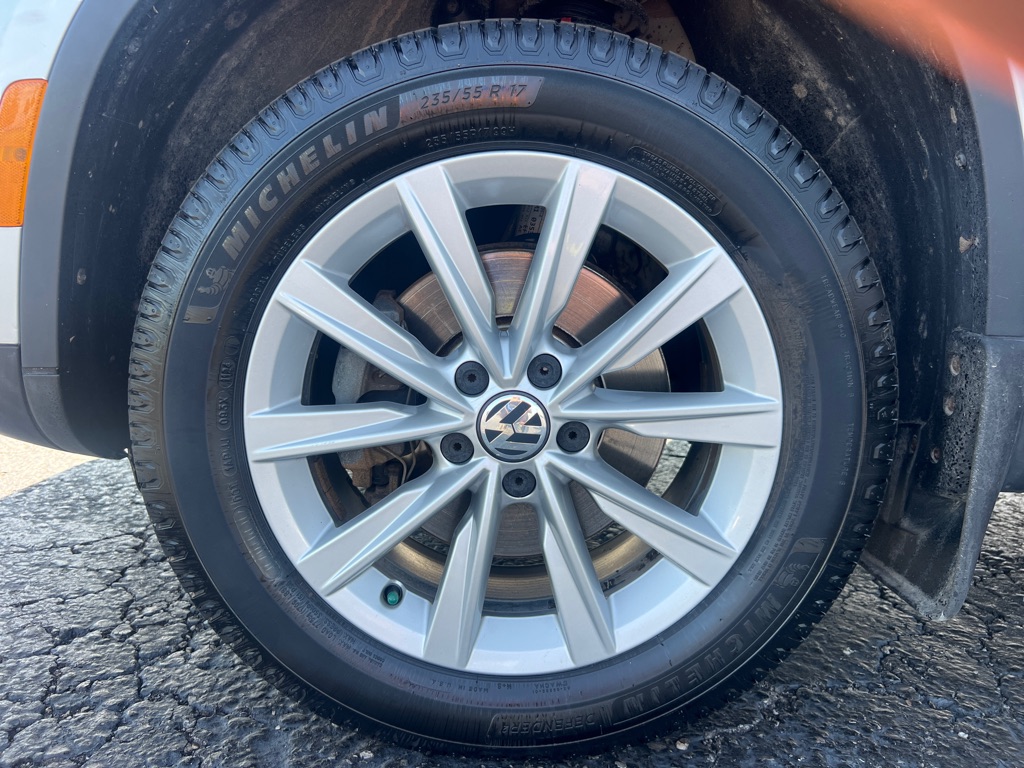 Photo 39 of this VOLKSWAGEN TIGUAN