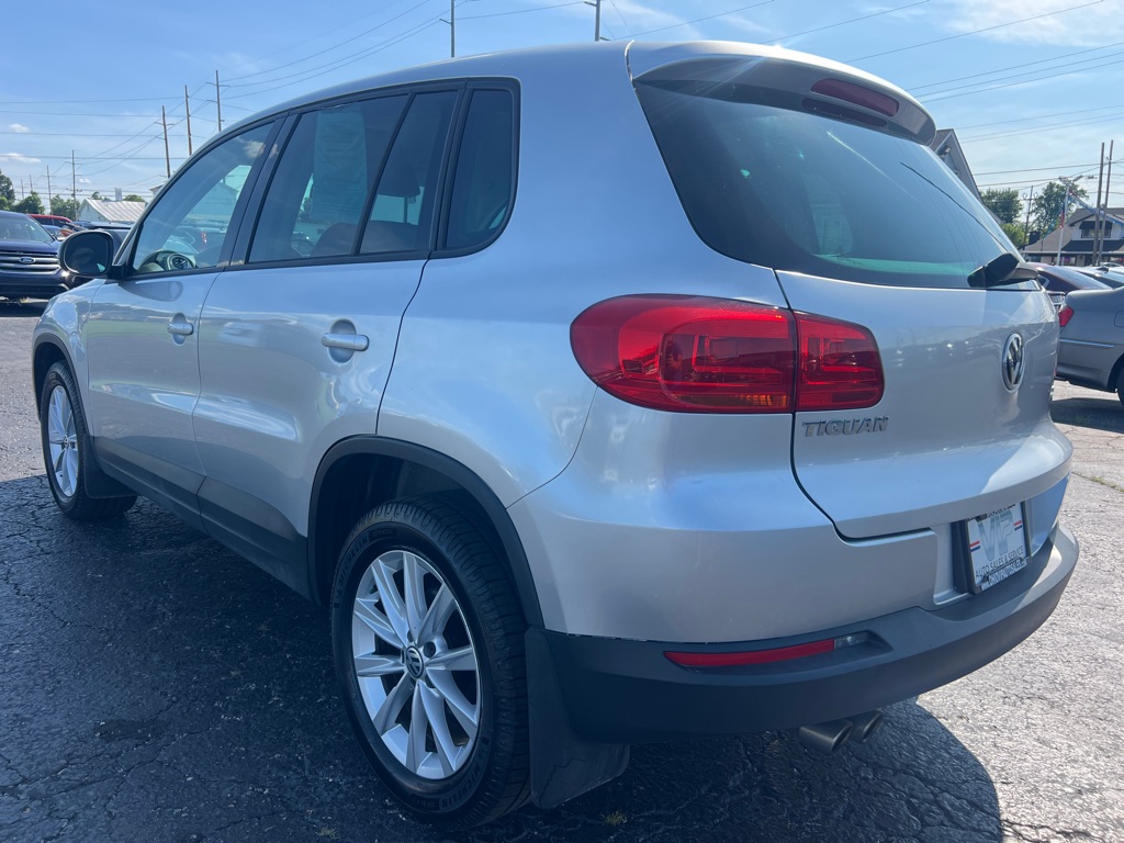 Photo 5 of this VOLKSWAGEN TIGUAN