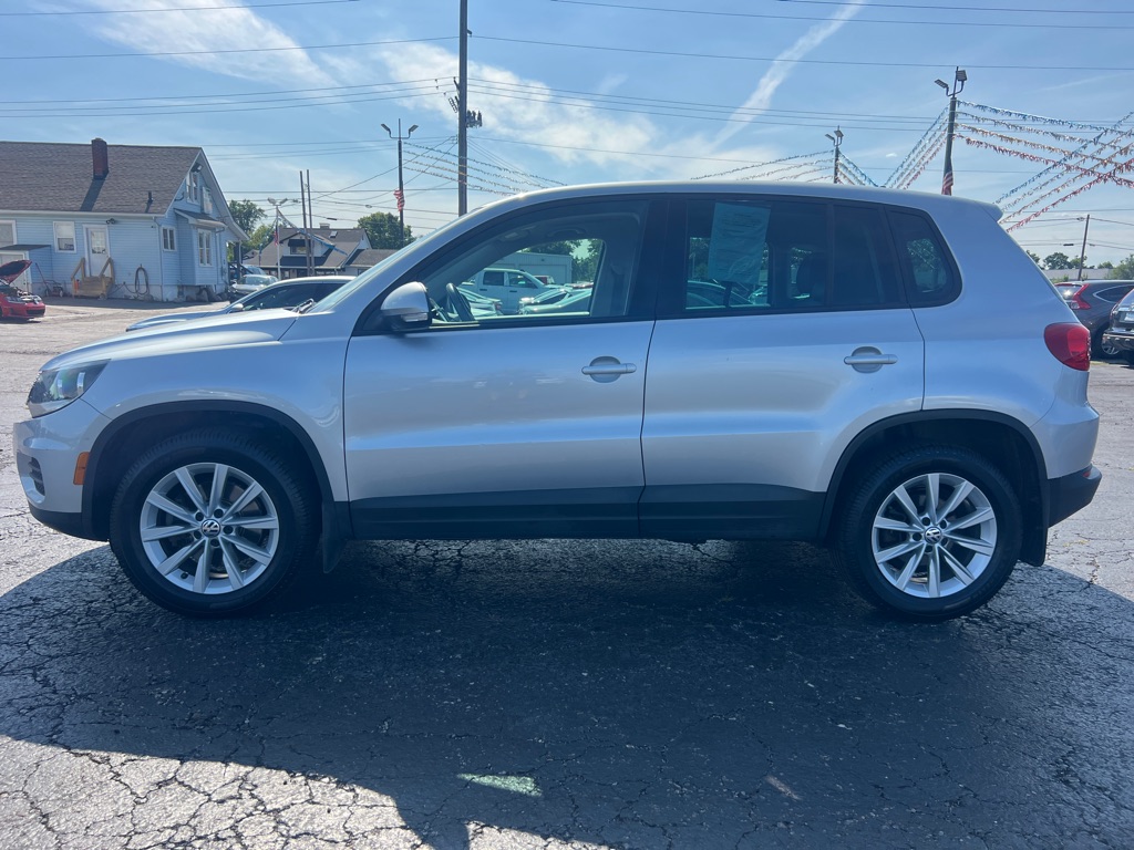 Photo 4 of this VOLKSWAGEN TIGUAN