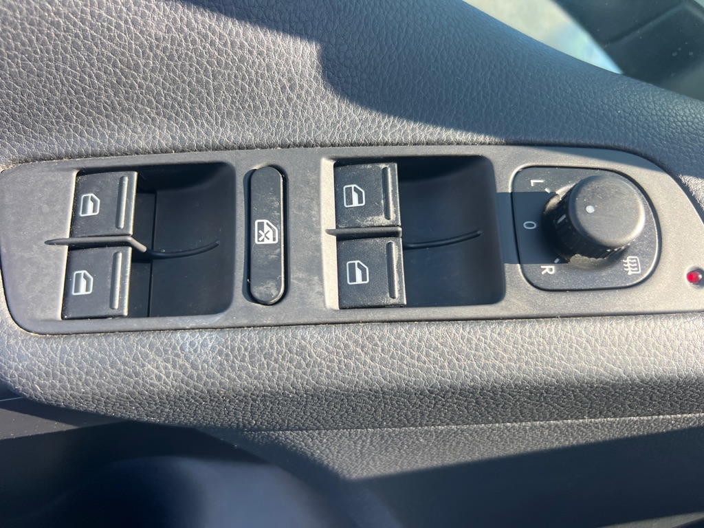 Photo 26 of this VOLKSWAGEN TIGUAN