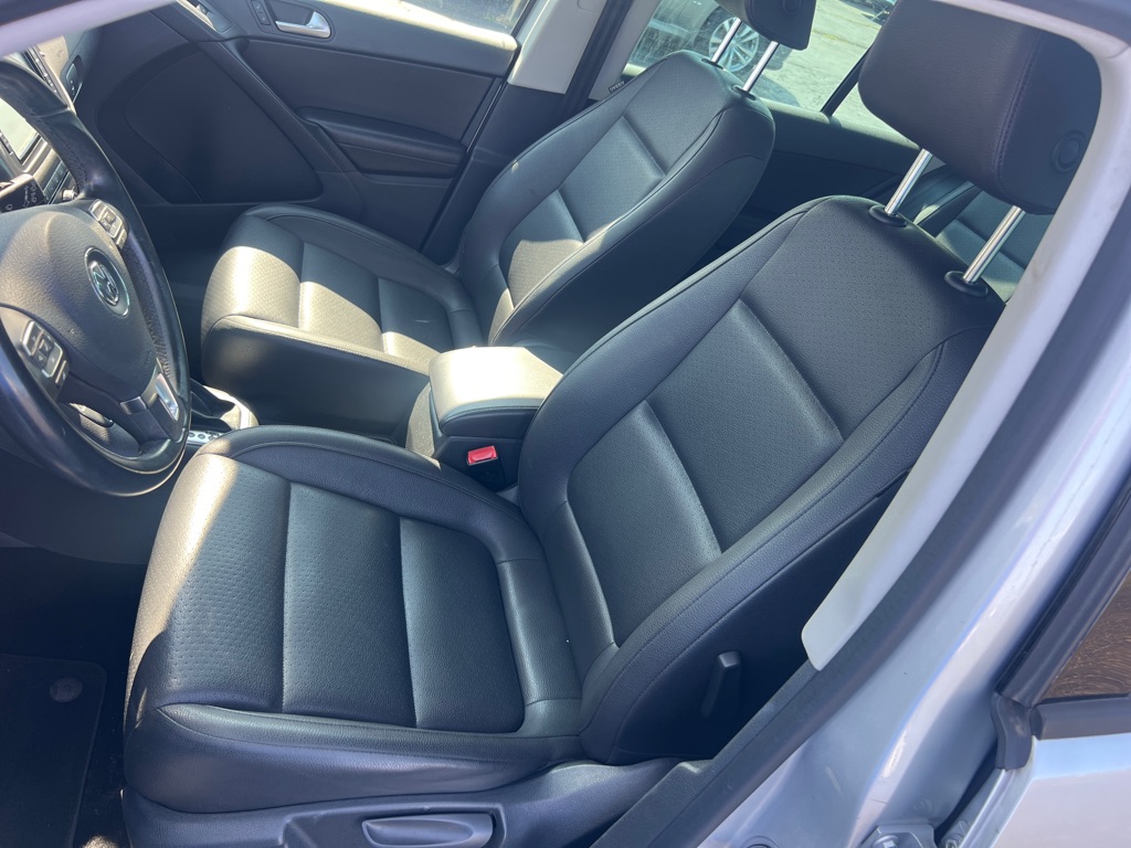 Photo 11 of this VOLKSWAGEN TIGUAN