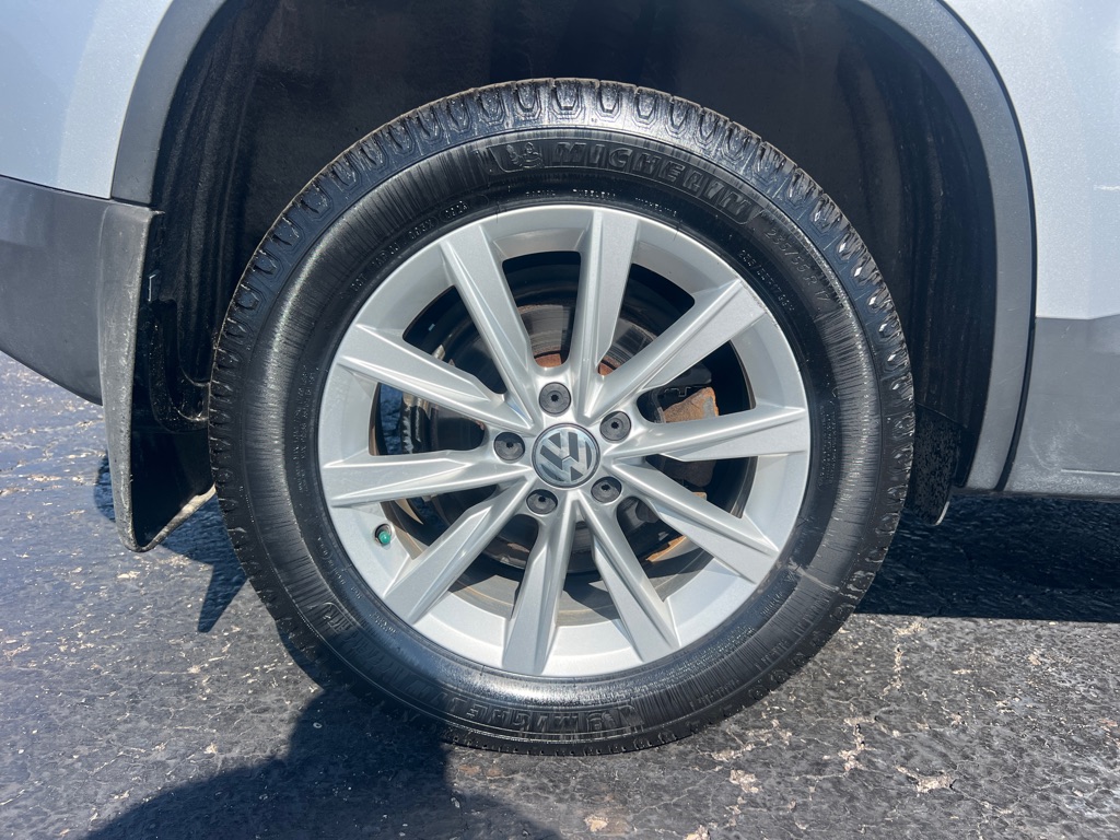 Photo 41 of this VOLKSWAGEN TIGUAN