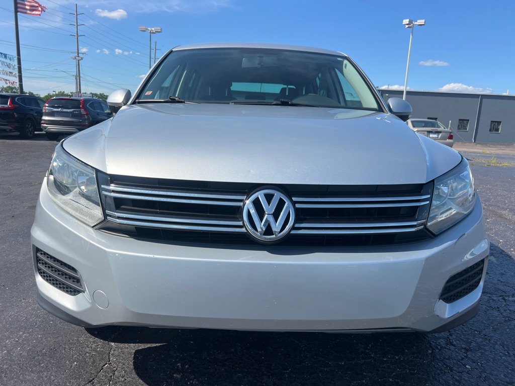 Photo 2 of this VOLKSWAGEN TIGUAN