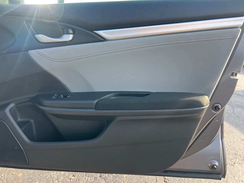Photo 18 of this HONDA CIVIC