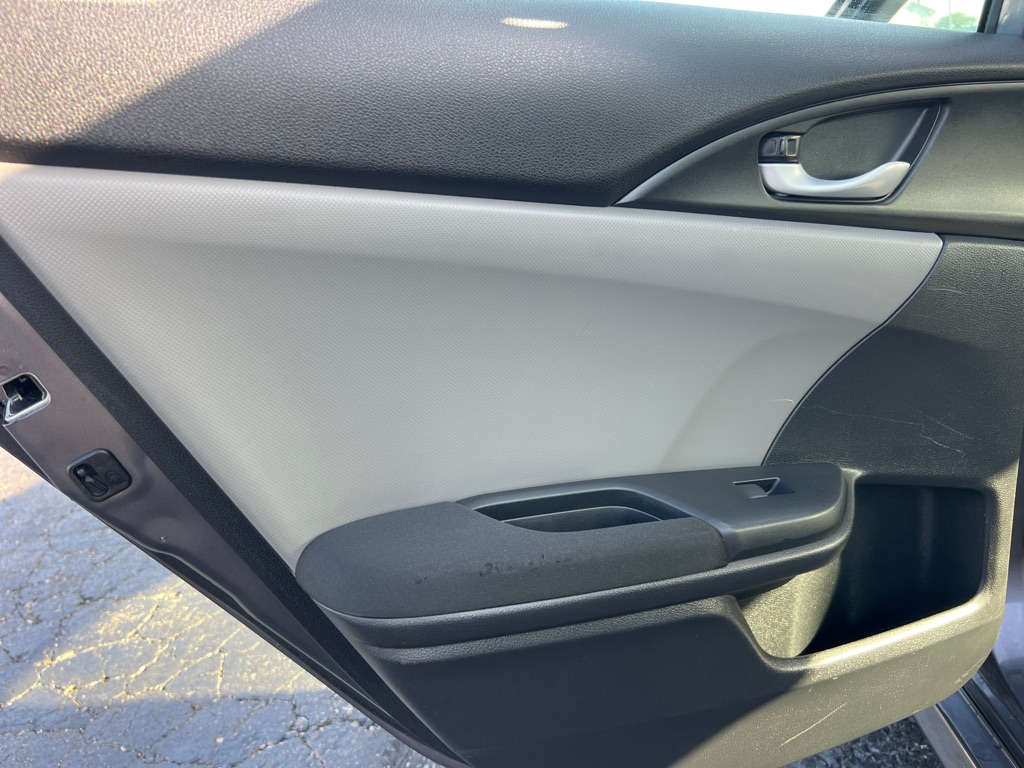 Photo 12 of this HONDA CIVIC
