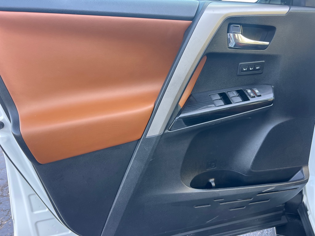 TOYOTA RAV4 2017 TOYOTA RAV4 2T3DFREV8HW549428