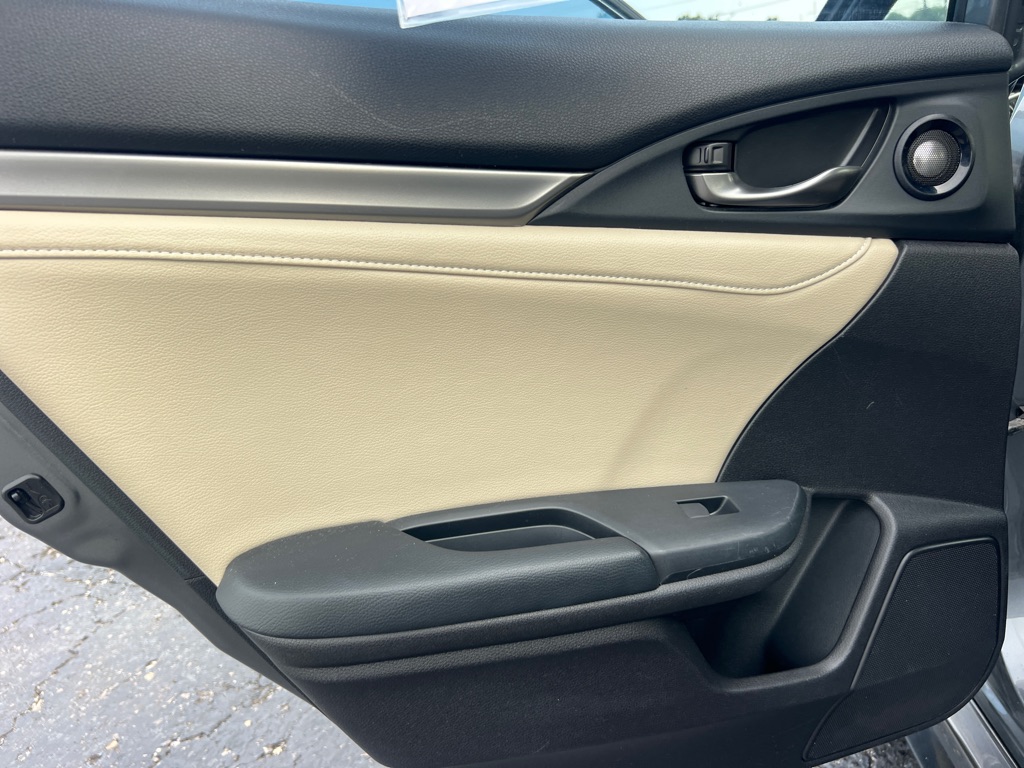 Photo 11 of this HONDA CIVIC