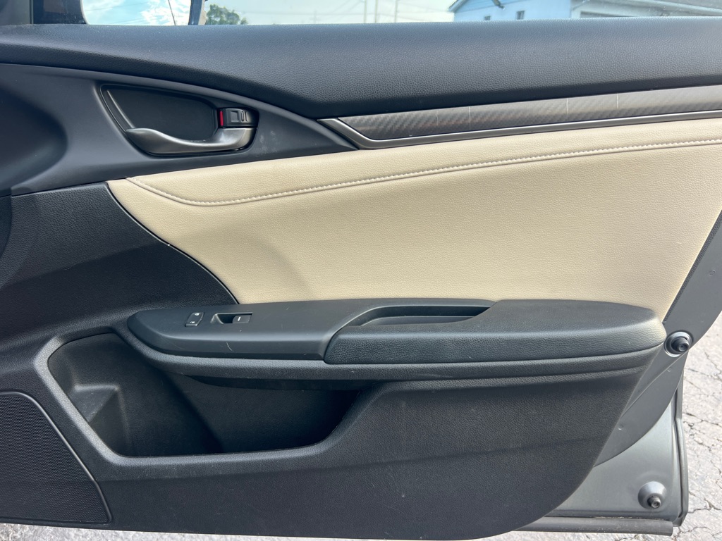 Photo 18 of this HONDA CIVIC