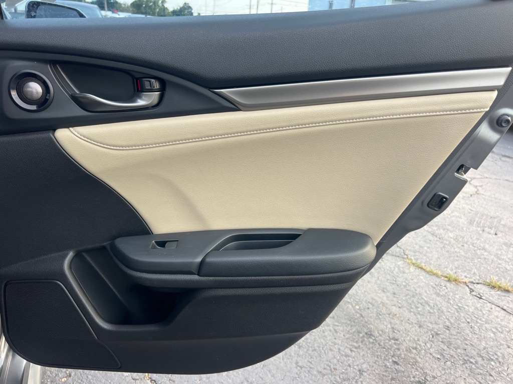 Photo 13 of this HONDA CIVIC